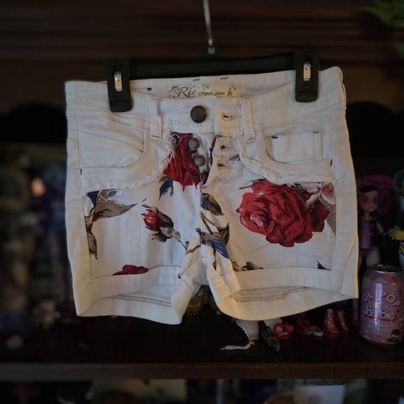 Rio White & Red Floral Rose Jean Shorts - Picture 1 of 8
